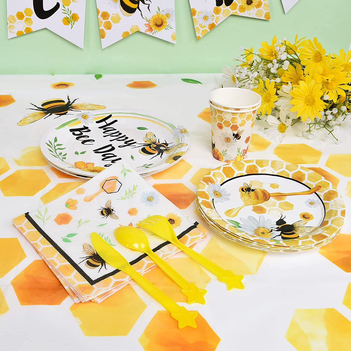 Bee Birthday Party Supplies Set Honey Bee Party Decoration for Kids Bumble  Bee Banner Balloons Plates Cups Napkins Spoons Table Cover Tableware  Utensils Serves 16 Guests 137 PCS – WERNNSAI